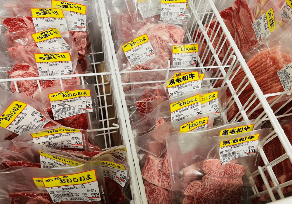 冷凍お肉コーナーのお肉の画像